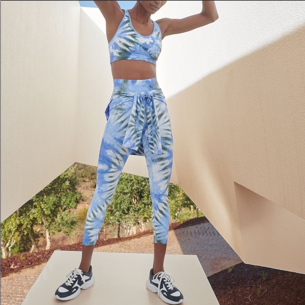 Tory Burch Sport seamless tie dye leggings. Navy w/white tie dye. Sz.  Medium.